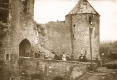 216-LE CHATEAU DE PERONNE BOMBARDE