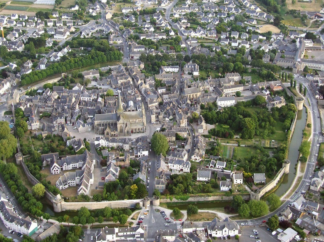  - 02a-vue-aerienne-de-guerande